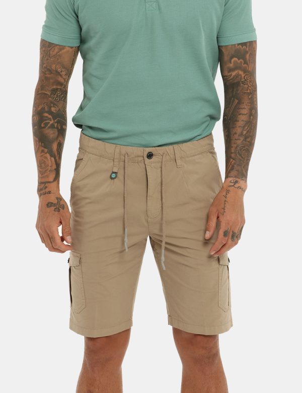 Bermuda Yes Zee beige - COMPOSIZIONE E VESTIBILITÀ:98% cotone 2% elastaneIl modello è alto 178 cm e indossa la taglia 32 US.