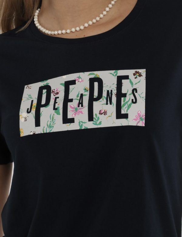 T-shirt Pepe Jeans blu - COMPOSIZIONE E VESTIBILITÀ:100% cotoneLa modella è alta 172 cm e indossa la taglia S. La vestibilit