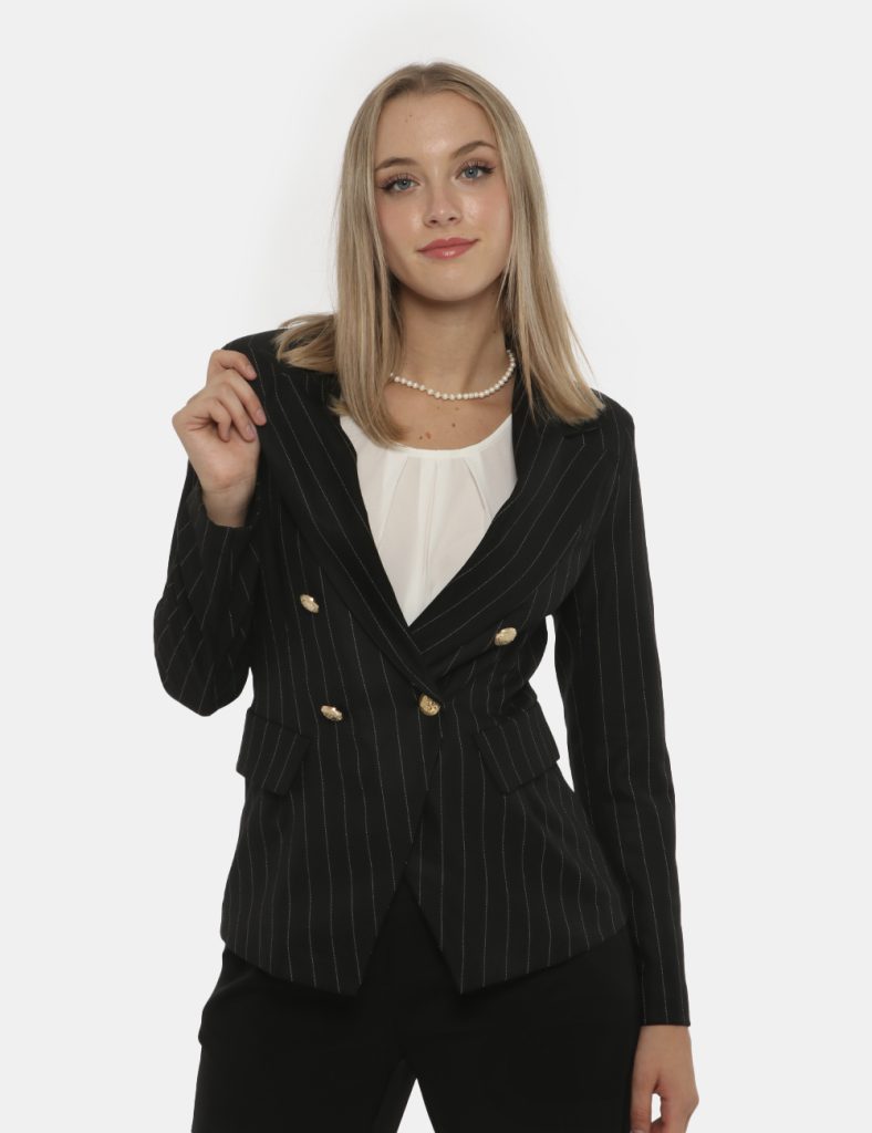 Giacca Vougue nero gessato - COMPOSIZIONE E VESTIBILITÀ:63% poliestere 34% viscosa 3% elastaneLa modella è alta 176 cm e ind