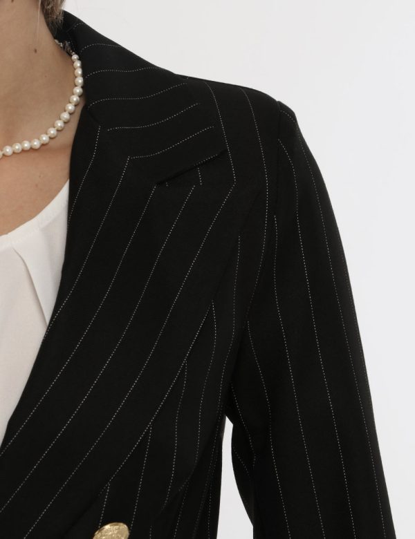 Giacca Vougue nero gessato - COMPOSIZIONE E VESTIBILITÀ:63% poliestere 34% viscosa 3% elastaneLa modella è alta 176 cm e ind
