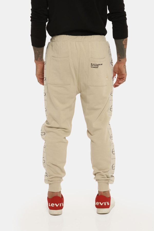 Pantalone Gazzarrini beige - COMPOSIZIONE E VESTIBILITÀ:98% cotone 2% elastaneIl modello è alto 178 cm e indossa la taglia 4