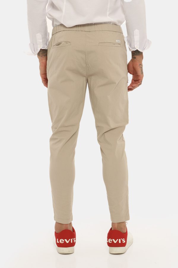 Pantalone Gazzarrini beige - COMPOSIZIONE E VESTIBILITÀ:98% cotone 2% elastaneIl modello è alto 178 cm e indossa la taglia 4