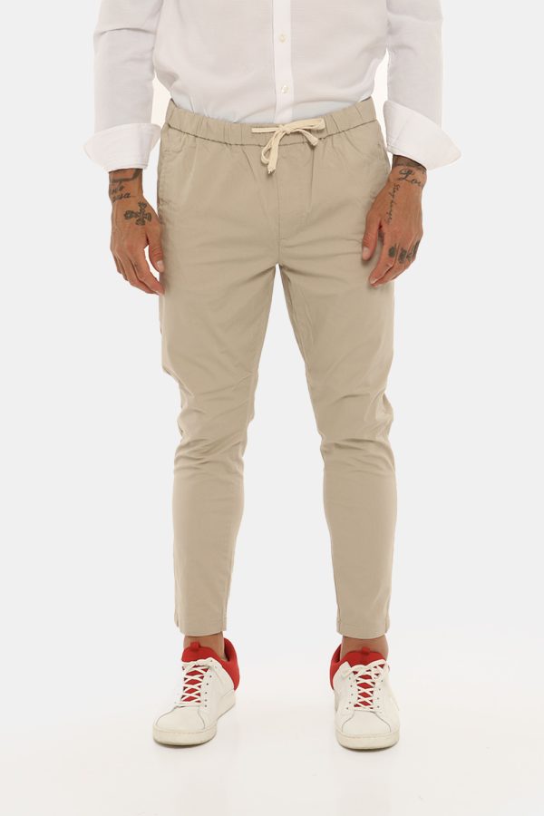 Pantalone Gazzarrini beige - COMPOSIZIONE E VESTIBILITÀ:98% cotone 2% elastaneIl modello è alto 178 cm e indossa la taglia 4