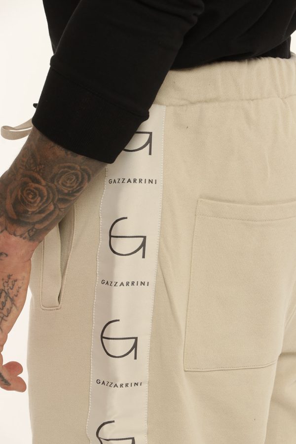 Pantalone Gazzarrini beige - COMPOSIZIONE E VESTIBILITÀ:98% cotone 2% elastaneIl modello è alto 178 cm e indossa la taglia 4