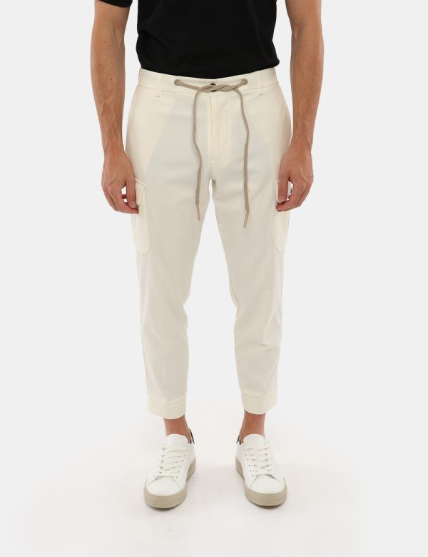 Pantalone Gazzarrini con tasca a lato - 75% poliestere 23% rayon 2% elastinaIl modello indossa la taglia 48 ed è alto 184 cm