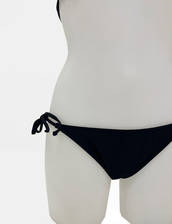 Costume Pyrex bikini - 80% nylon 20% elastaneLa vestibilità del capo è regolare. Costume 2 pezzi con coppa sagomata rimovib