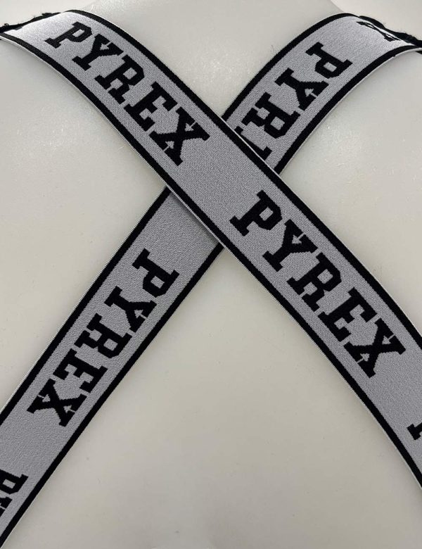 Costume Pyrex intero - 80% nylon 20% elastaneLa vestibilità del capo è regolareCod. Art. PY80535 sqVi ricordiamo che tutti i