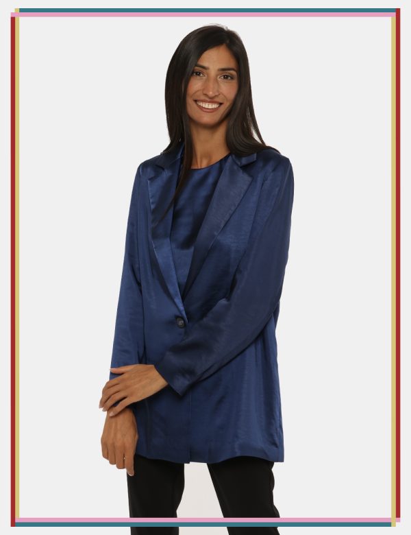 Blazer Caractere blu lucido - COMPOSIZIONE E VESTIBILITÀ:95% poliestere 5% elastaneLa modella è alta 170 cm e indossa la tag