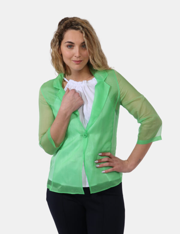 Giacca Caractere Verde - Originale giacca velata in total verde brillante. La vestibilità è morbida e pratica grazie ad unic