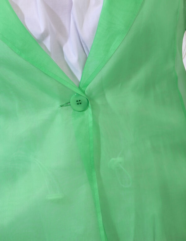 Giacca Caractere Verde - Originale giacca velata in total verde brillante. La vestibilità è morbida e pratica grazie ad unic