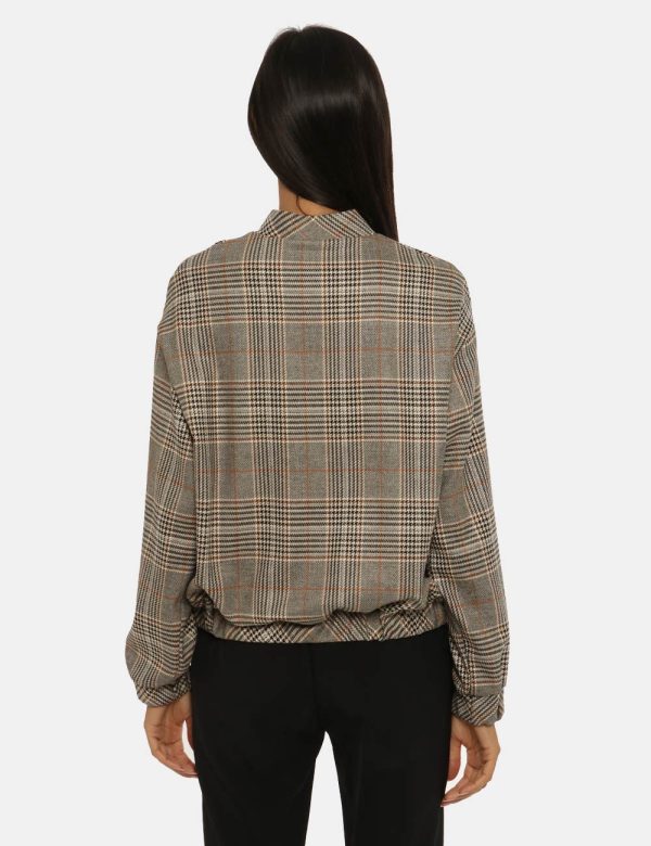 Giacca Vougue grigio - COMPOSIZIONE E VESTIBILITÀ:62% poliestere 33% viscosa 5% elastaneLa modella è alta 176 cm e indossa l