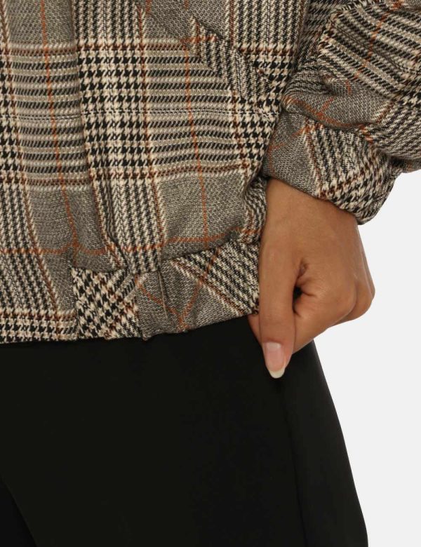 Giacca Vougue grigio - COMPOSIZIONE E VESTIBILITÀ:62% poliestere 33% viscosa 5% elastaneLa modella è alta 176 cm e indossa l