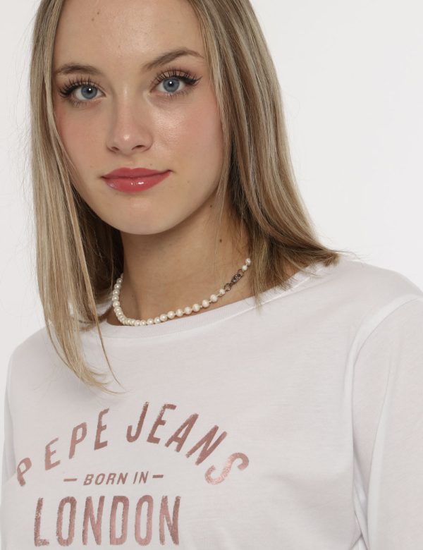T-shirt Pepe Jeans bianca - COMPOSIZIONE E VESTIBILITÀ:100% cotoneLa modella è alta 172 cm e indossa la taglia S. La vestib