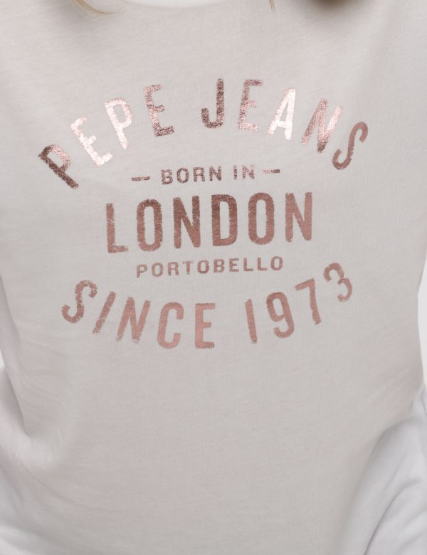 T-shirt Pepe Jeans bianca - COMPOSIZIONE E VESTIBILITÀ:100% cotoneLa modella è alta 172 cm e indossa la taglia S. La vestib