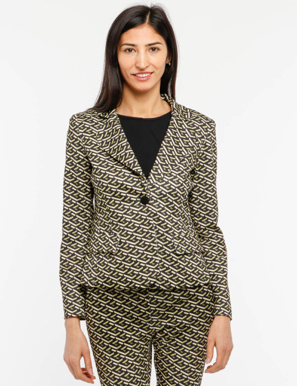 Blazer Vougue con bottone foderato - 77% poliestere 17% viscosa 6% elastinaLa modella indossa la taglia S ed è alta 178 cm e