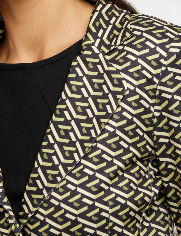 Blazer Vougue con bottone foderato - 77% poliestere 17% viscosa 6% elastinaLa modella indossa la taglia S ed è alta 178 cm e