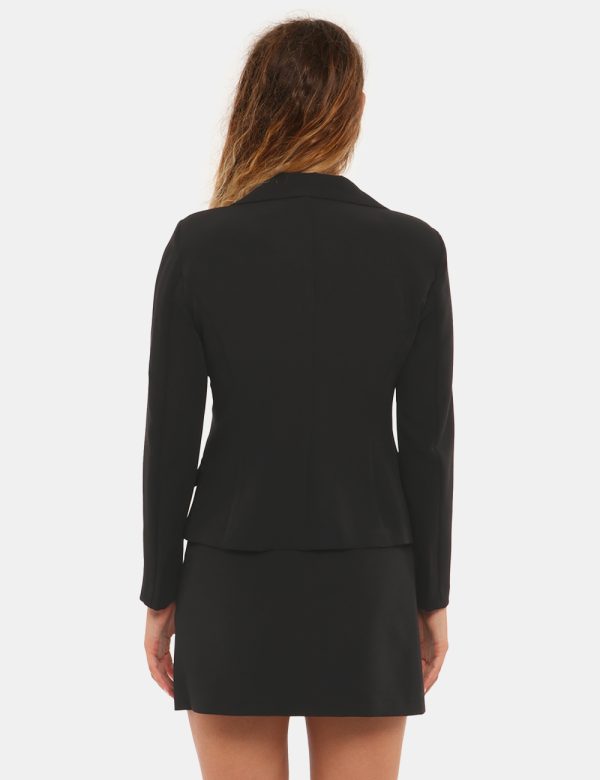 Blazer Vougue con bottone foderato - 90% poliestere 10% elastinaLa modella indossa la taglia S ed è alta 170 cm e la vestib