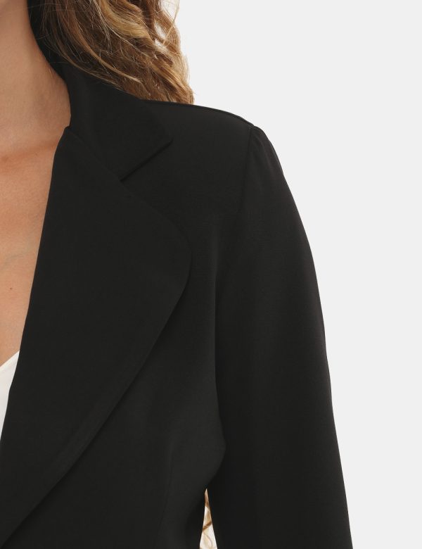 Blazer Vougue con bottone foderato - 90% poliestere 10% elastinaLa modella indossa la taglia S ed è alta 170 cm e la vestib