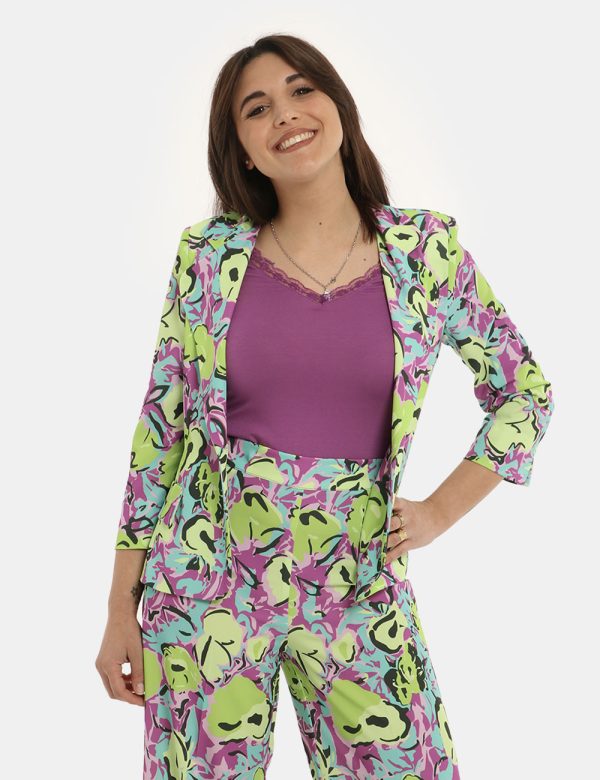 Blazer Vougue fantasia verde/lilla - COMPOSIZIONE E VESTIBILITÀ:97% poliestere 3% elastaneLa modella è alta 161 cm e indossa