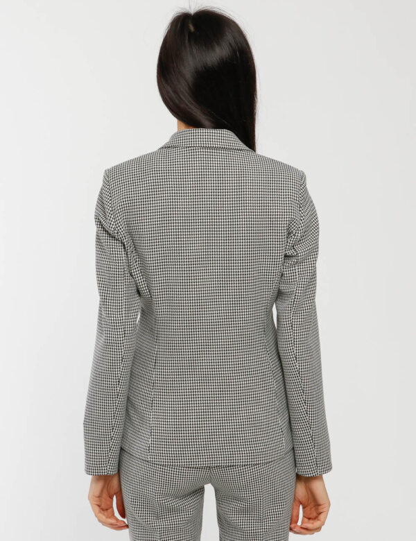 Blazer Vougue con spalline - 79% poliestere 18% viscosa 3% elastinaLa modella indossa la taglia S ed è alta 178 cm e la vest