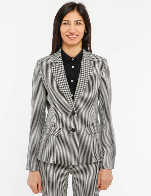 Blazer Vougue con spalline - 79% poliestere 18% viscosa 3% elastinaLa modella indossa la taglia S ed è alta 178 cm e la vest