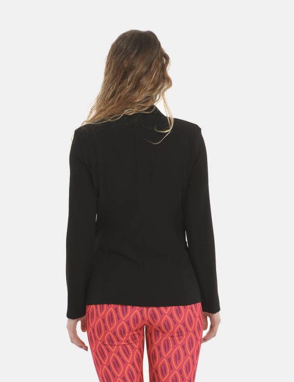 Blazer Vougue nero - COMPOSIZIONE E VESTIBILITÀ:96% poliestere 4% elastaneCONSIGLI DI STILE:Blazer total black taglio lungo.