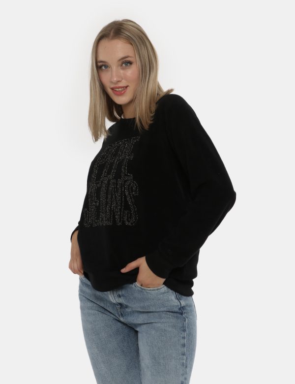Felpa Pepe Jeans nero - COMPOSIZIONE E VESTIBILITÀ:50% cotone 50% poliestereLa modella è alta 172 cm e indossa la taglia S.
