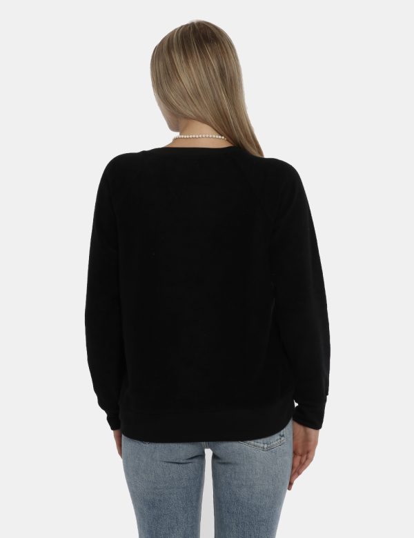 Felpa Pepe Jeans nero - COMPOSIZIONE E VESTIBILITÀ:50% cotone 50% poliestereLa modella è alta 172 cm e indossa la taglia S.
