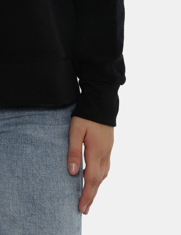Felpa Pepe Jeans nero - COMPOSIZIONE E VESTIBILITÀ:50% cotone 50% poliestereLa modella è alta 172 cm e indossa la taglia S.