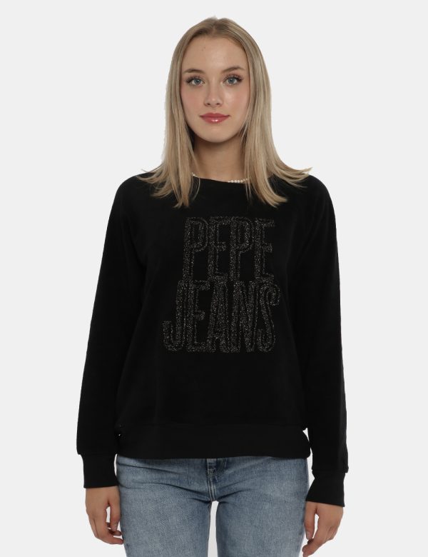 Felpa Pepe Jeans nero - COMPOSIZIONE E VESTIBILITÀ:50% cotone 50% poliestereLa modella è alta 172 cm e indossa la taglia S.