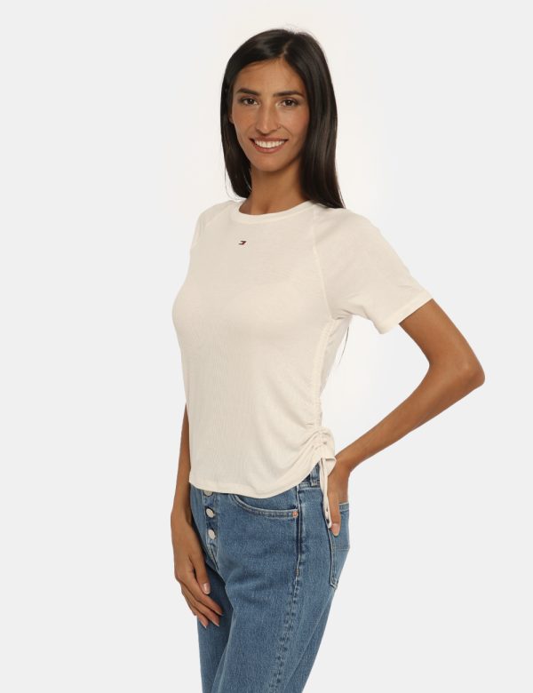 T-shirt Tommy Hilfiger beige - COMPOSIZIONE E VESTIBILITÀ:Altre materieLa modella è alta 176 cm e indossa la taglia S. La ve