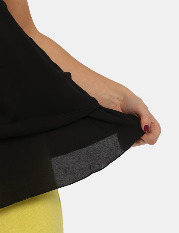 Top Sandro Ferrone nero - COMPOSIZIONE E VESTIBILITÀ:100% poliestereLa modella è alta 170 cm e indossa la taglia S. La vesti