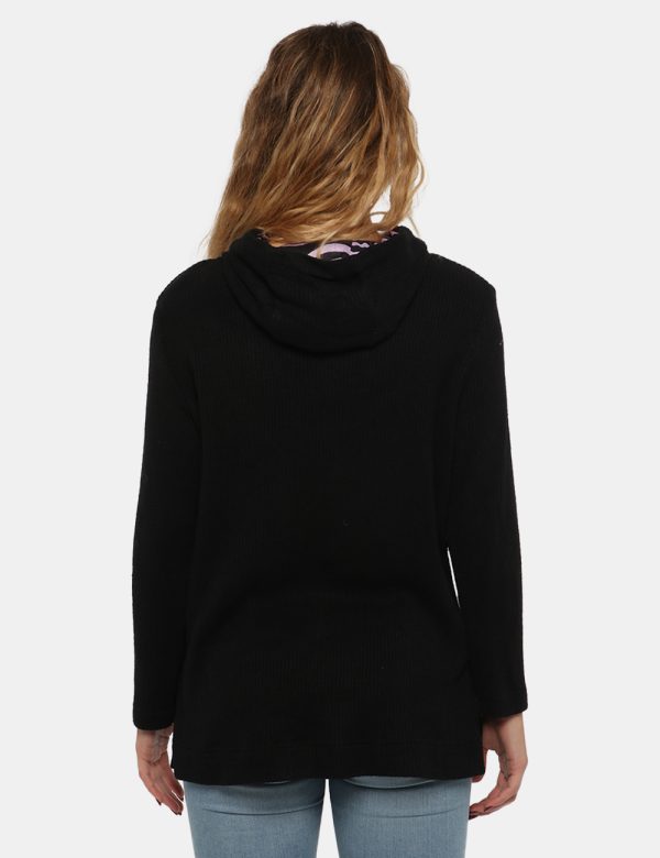 Maglione Sandro Ferrone nero - COMPOSIZIONE E VESTIBILITÀ:51% viscosa 30% poliestere 19% poliamideLa modella è alta 170 cm e
