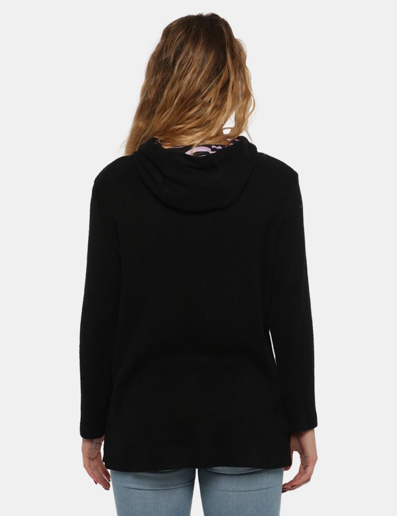 Maglione Sandro Ferrone nero - COMPOSIZIONE E VESTIBILITÀ:51% viscosa 30% poliestere 19% poliamideLa modella è alta 170 cm e