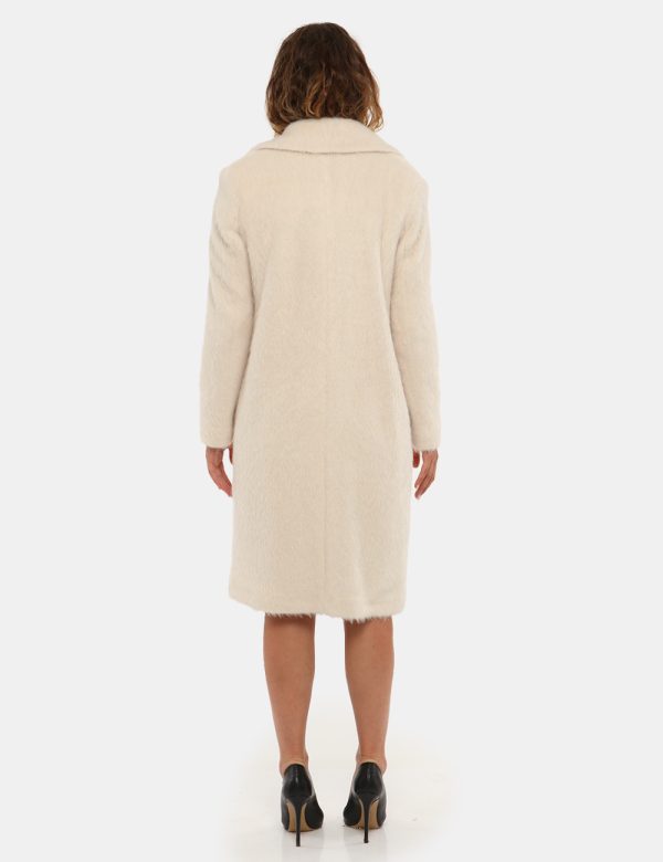 Cappotto Sandro Ferrone con bottoni - 63% acrilico 37% poliammideLa modella indossa la taglia 40 ed è alta 170 cm e la vesti