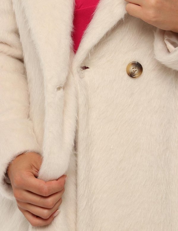 Cappotto Sandro Ferrone con bottoni - 63% acrilico 37% poliammideLa modella indossa la taglia 40 ed è alta 170 cm e la vesti