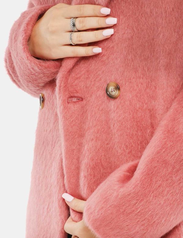 Cappotto Sandro Ferrone con bottoni - 63% acrilico 37% poliammideLa modella indossa la taglia 40 ed è alta 170 cm e la vesti