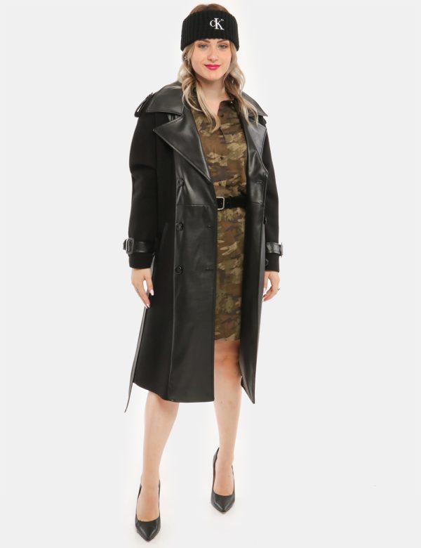 Cappotto Sandro Ferrone con dettagli in similpelle - 100% poliestereLa modella indossa la taglia 40 ed è alta 170 cm e la ve