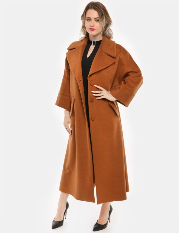 Cappotto Sandro Ferrone con bottoni foderati - 92% poliestere - 8% viscosaLa modella indossa la taglia 40 ed è alta 170 cm e