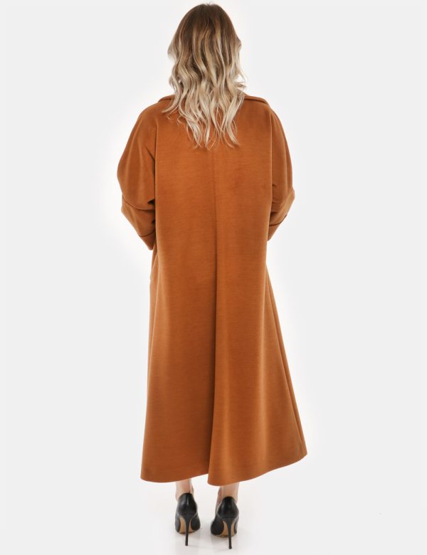 Cappotto Sandro Ferrone con bottoni foderati - 92% poliestere - 8% viscosaLa modella indossa la taglia 40 ed è alta 170 cm e