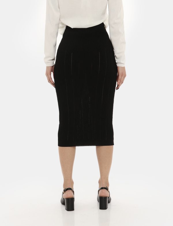 Gonna Yes Zee gonna lunga nera - COMPOSIZIONE E VESTIBILITÀ:80% viscosa 20% poliammidicaLa modella è alta 170 cm e indossa l