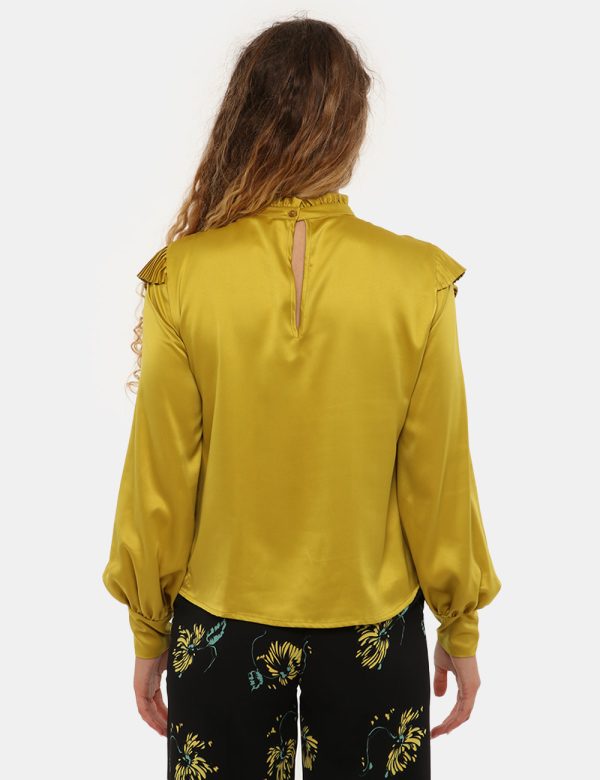 Camicia Sandro Ferrone con plissé - 97% poliestere 3% elastinaLa modella indossa la taglia S ed è alta 170 cm e la vestibili
