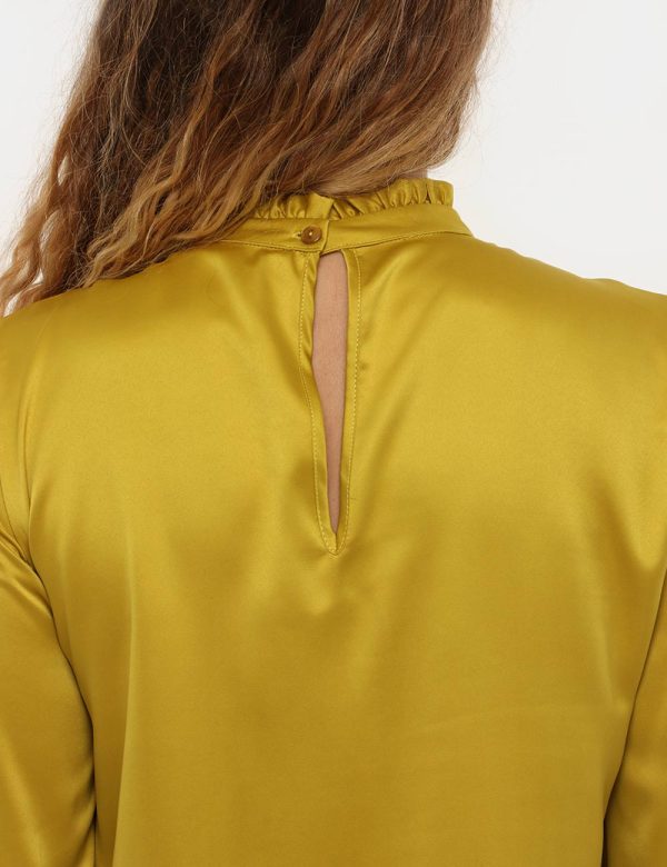 Camicia Sandro Ferrone con plissé - 97% poliestere 3% elastinaLa modella indossa la taglia S ed è alta 170 cm e la vestibili
