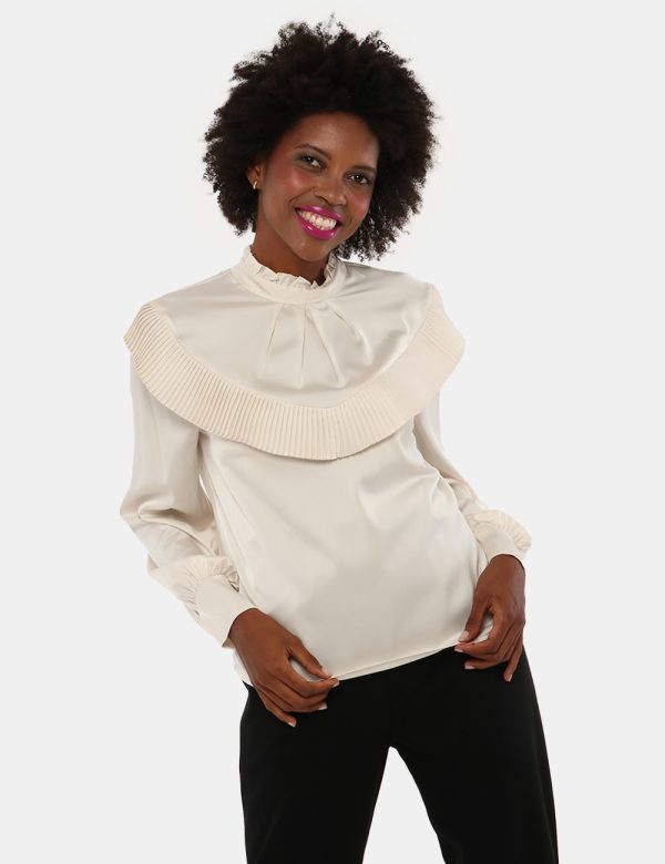 Camicia Sandro Ferrone con plissé - 97% poliestere 3% elastinaLa modella indossa la taglia S ed è alta 170 cm e la vestibili