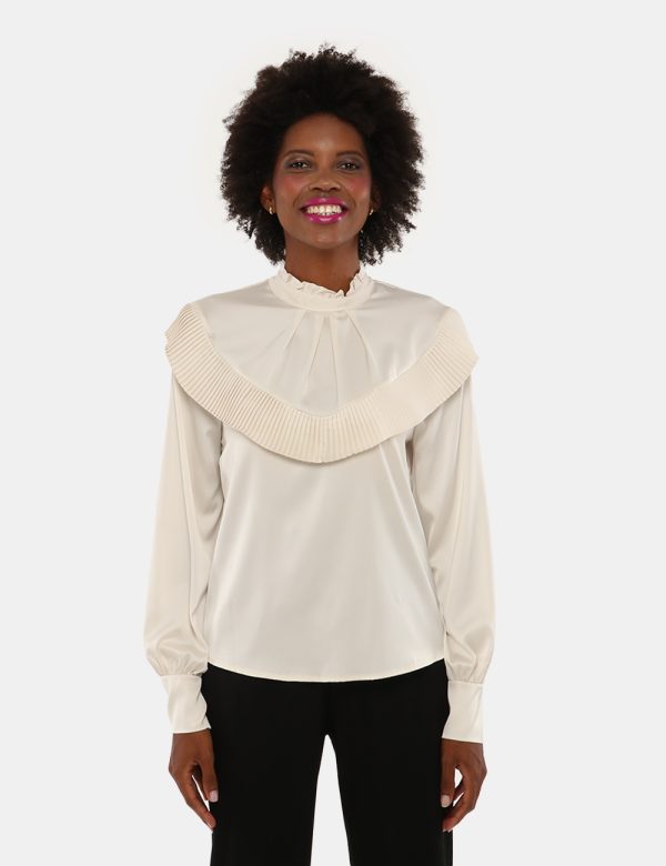 Camicia Sandro Ferrone con plissé - 97% poliestere 3% elastinaLa modella indossa la taglia S ed è alta 170 cm e la vestibili