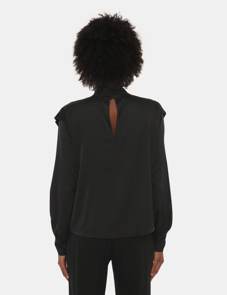 Camicia Sandro Ferrone con plissé - 97% poliestere 3% elastinaLa modella indossa la taglia S ed è alta 170 cm e la vestibili