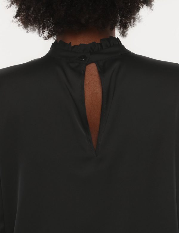 Camicia Sandro Ferrone con plissé - 97% poliestere 3% elastinaLa modella indossa la taglia S ed è alta 170 cm e la vestibili