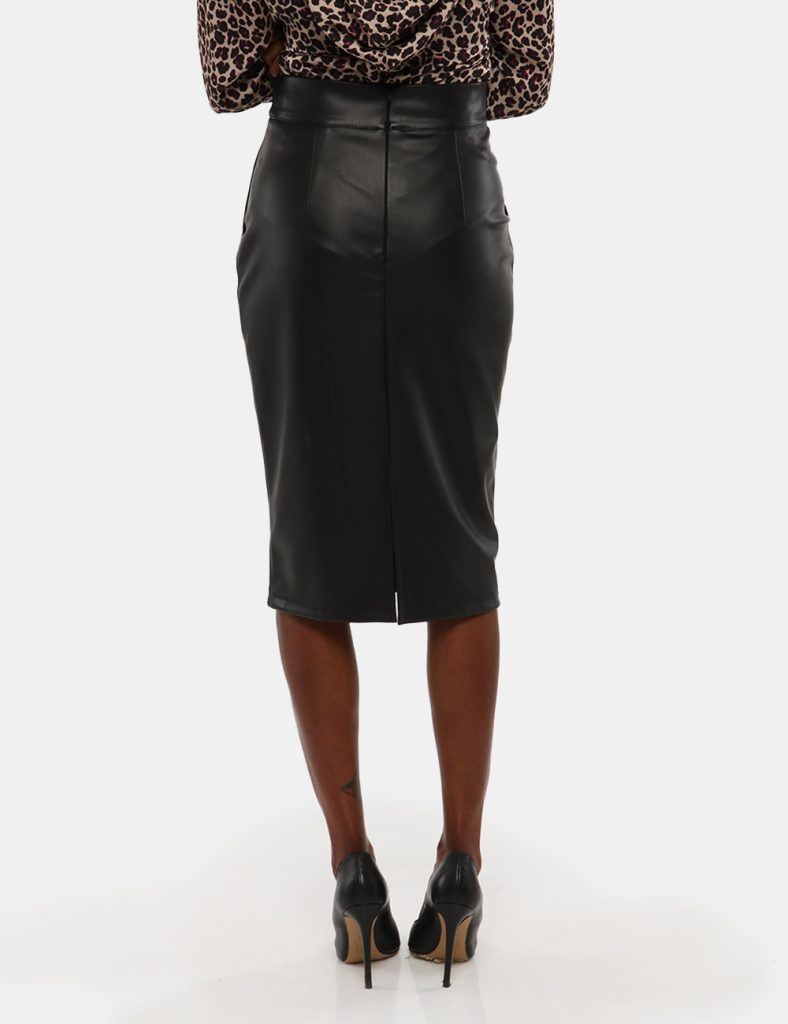 Gonna Sandro Ferrone in similpelle - 95% poliestere 5% elastinaLa modella indossa la taglia 40 ed è alta 170 cm e la vestibi