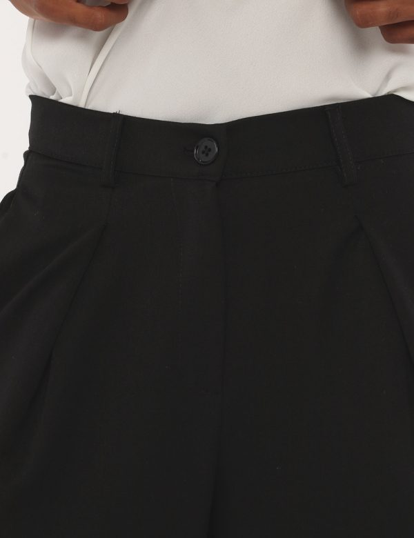 Pantalone Sandro Ferrone con bottone e zip - 95% poliestere 5% elastinaLa modella indossa la taglia 40 ed è alta 170 cm e la