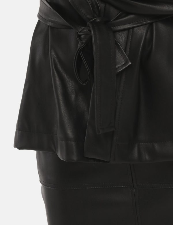 Giacca Sandro Ferrone in similpelle - 100% similpelleLa modella indossa la taglia 40 ed è alta 170 cm e la vestibilità è re
